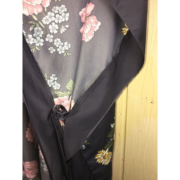 Romantic Satin Topper Torrid ONE SIZE Floral Kimono Cardigan Duster Gray NEW OS - Picture 8 of 10